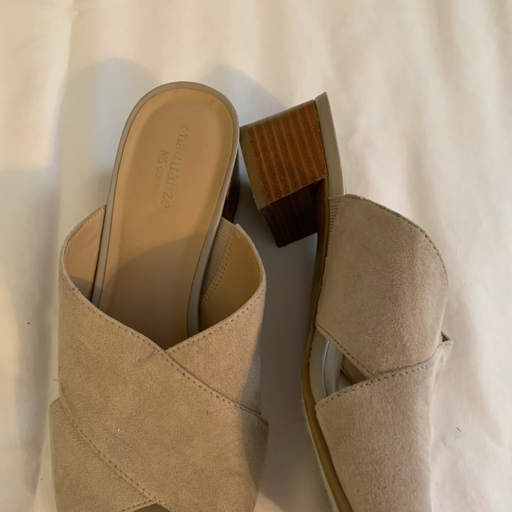 Naturalizer Beige Sandals 8.5M - Picture 3 of 6